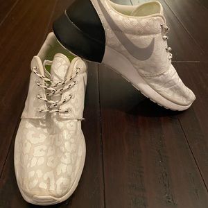 Nike tennis shoes, size 7.5